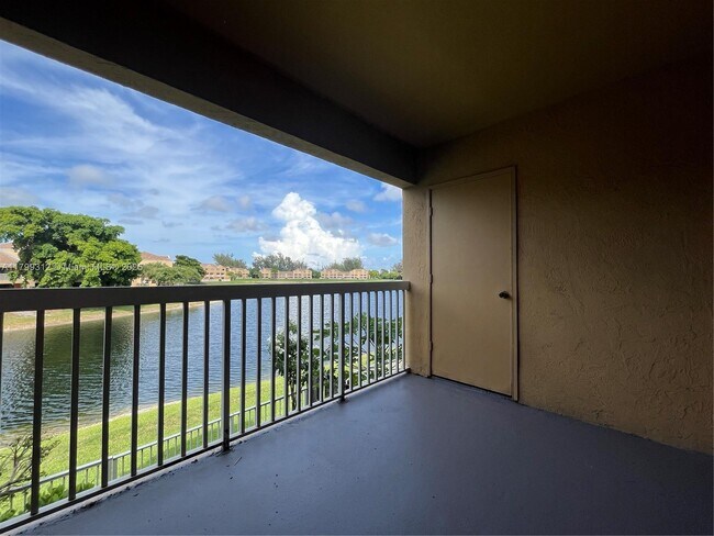 Photo - 5200 NW 31st Ave Unidad 53 Rental