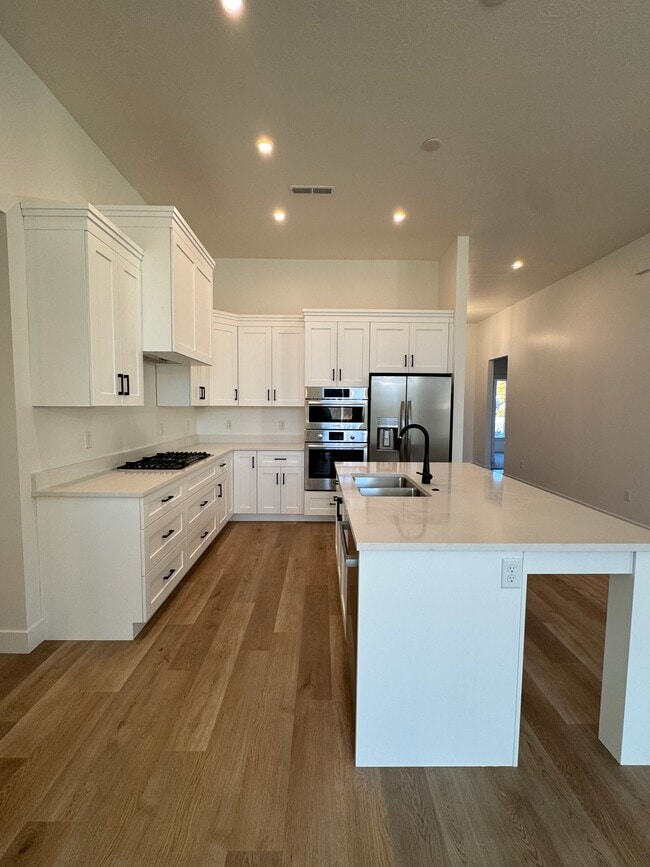 Building Photo - 128 N Lone Rock Dr Unit A-303