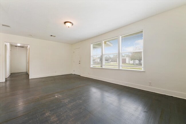 Photo - 1801 W Houston Dr