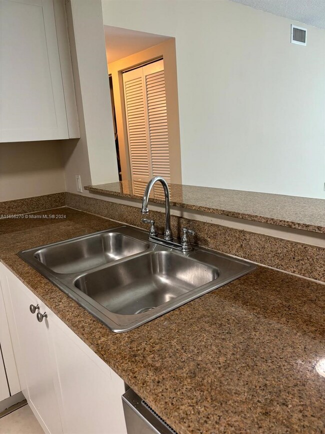 Photo - 60 NW 37th Ave Unidad 1008