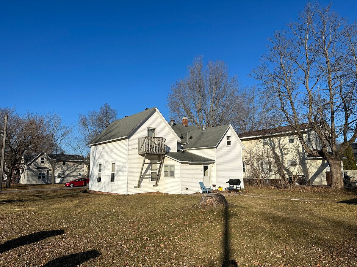 Photo - 1620 6th St E