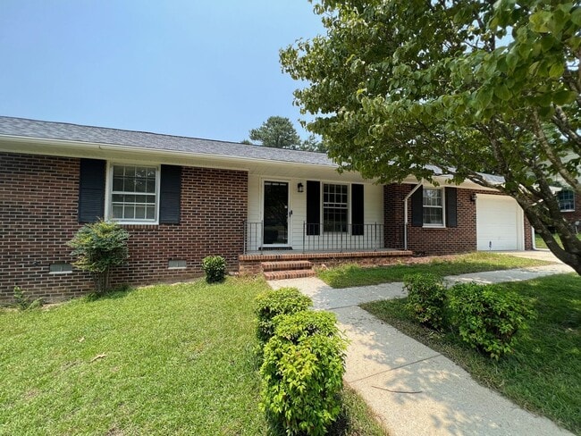 Building Photo - 3 Bed 2 Bath College Lakes Home with Fence...