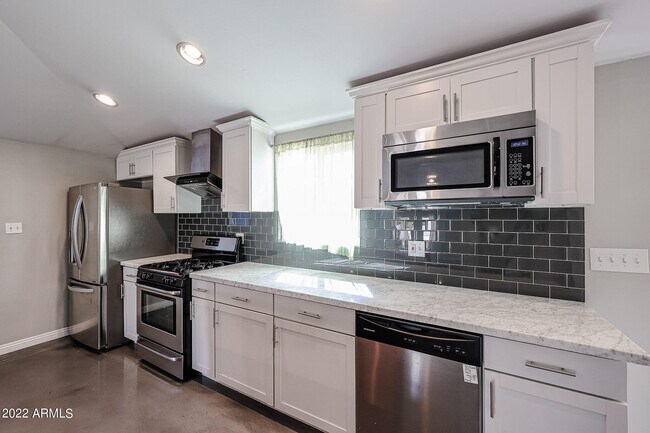 Photo - 1034 E Elm St