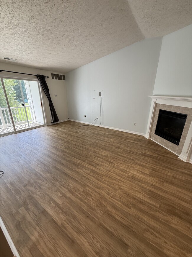914 Carom Cir