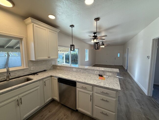 Photo - Acacia Multi Dwelling Unit 150 N. Acacia Ave