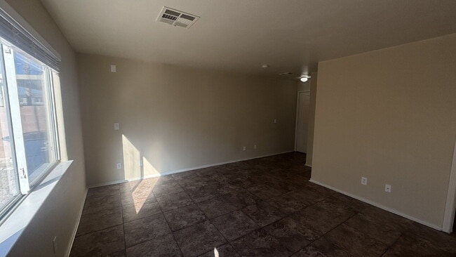 Photo - Move in Ready 3 bedroom 2.5 Bath Townhome