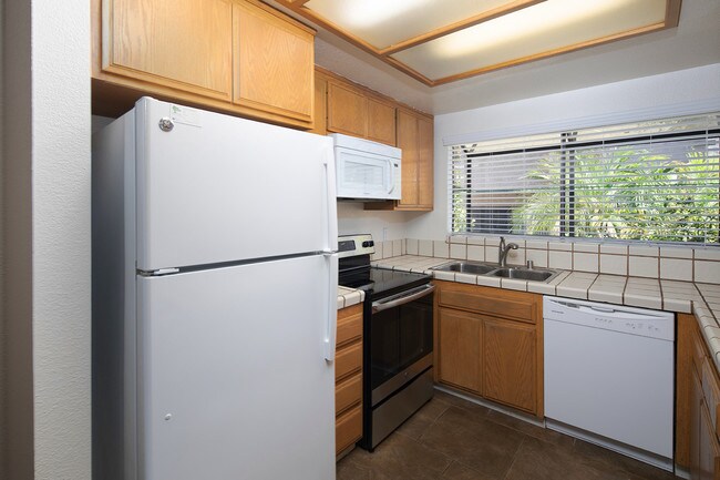 Photo - *OPEN HOUSE: 11/7 11AM-1PM* 3 BR Townhome ...