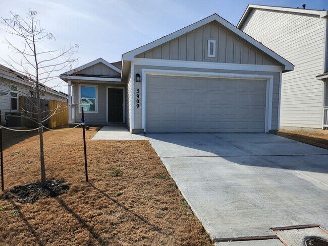 3 Bedroom 2 bath In Navarro Ranch - 3 Bedroom 2 bath In Navarro Ranch House