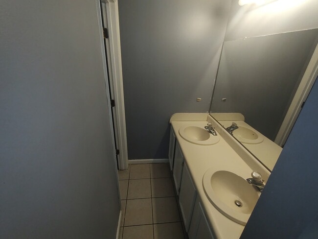 Photo - 2932 McDonald Dr SW