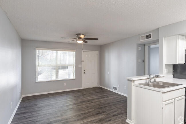 1BR, 1BA - 520SF - Living Room - Sun Ridge Village Apartments