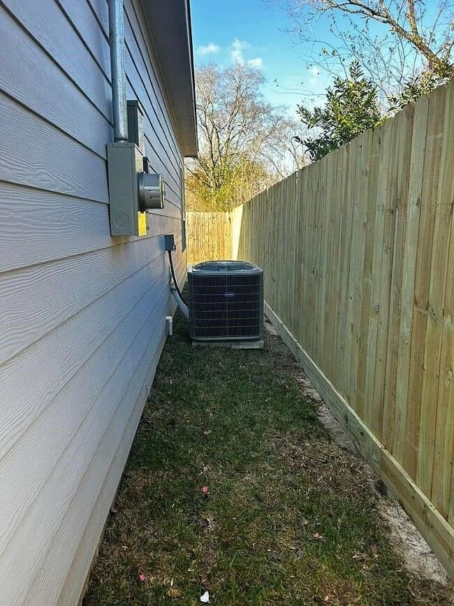 Photo - 704 Avenue I