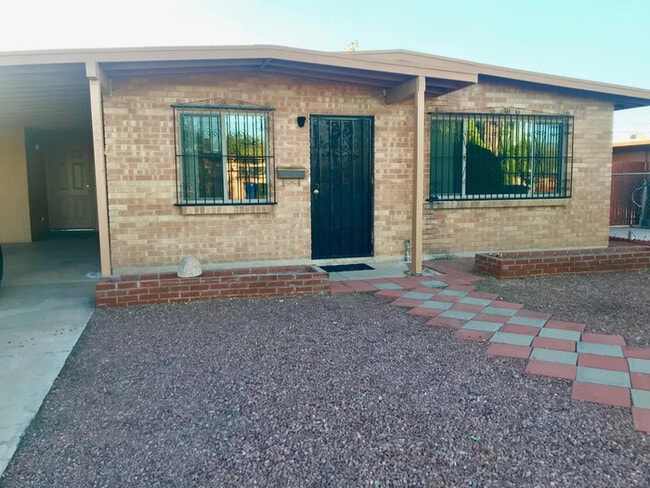 Building Photo - HOUSE FOR RENT