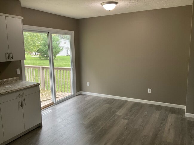 Photo - 1851 Lakeview Dr