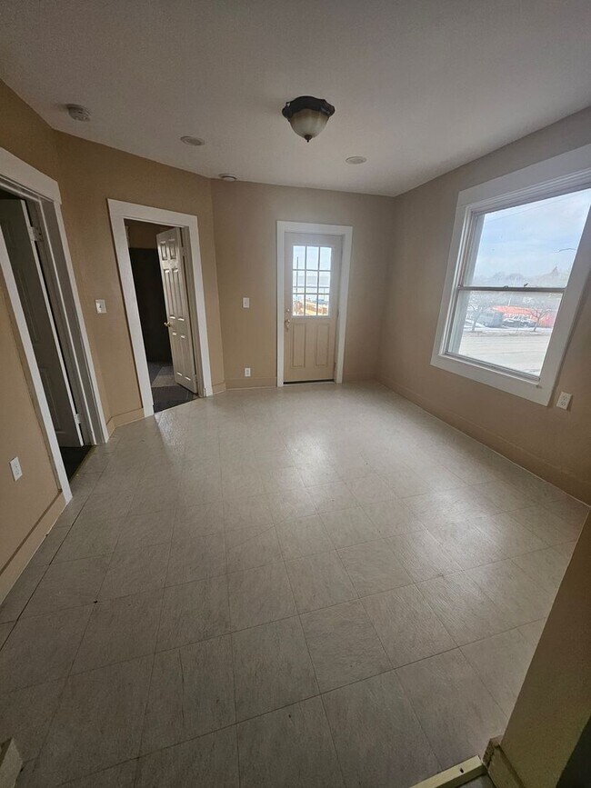 Photo - Upper 3 bedroom unit west side