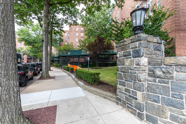 Photo - Netherland Gardens Cooperative