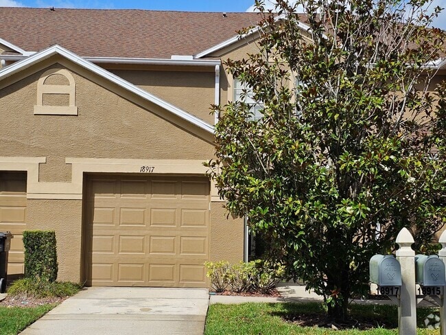 Building Photo - 2 Bedroom, 1.5 bath townhome in gated comm...