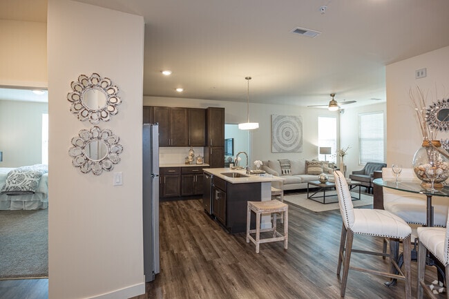 2BR, 2BA - 1250 SF