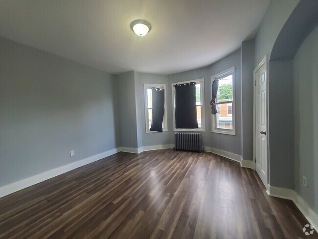 Building Photo - Newly Rehabbed 4 Bedroom with Open Patio S... Rental