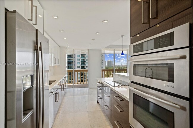 Building Photo - 19355 Turnberry Way Unit 9D Rental
