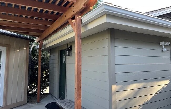 Building Photo - 813 Ride Out Way Rental