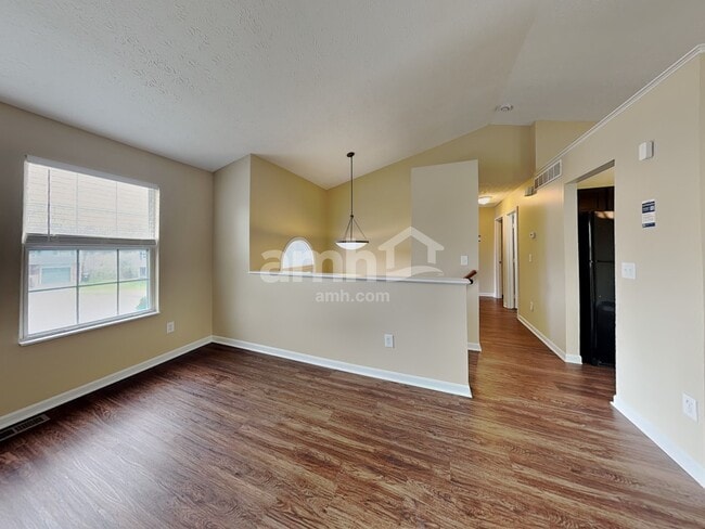 Photo - 556 Grouse Ct