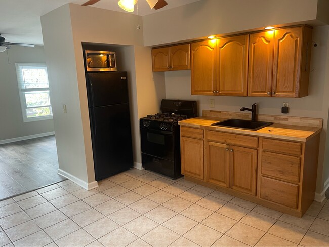 Building Photo - 855 Jefferson Ave Unit Up