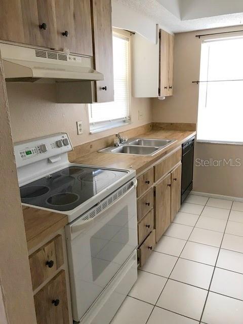 Photo - 320 Boundary Blvd