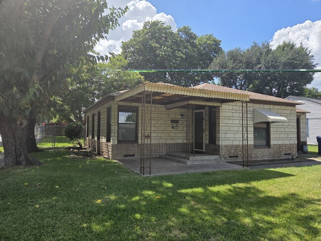 Photo - 1309 Shady Ln