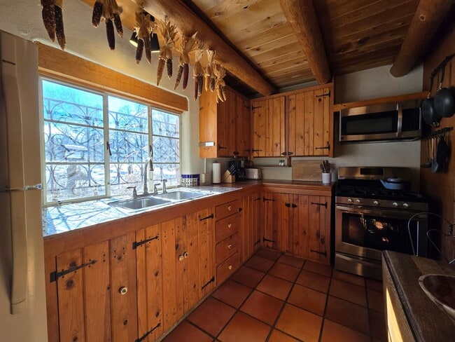 Photo - 1489 Bishops Lodge Rd