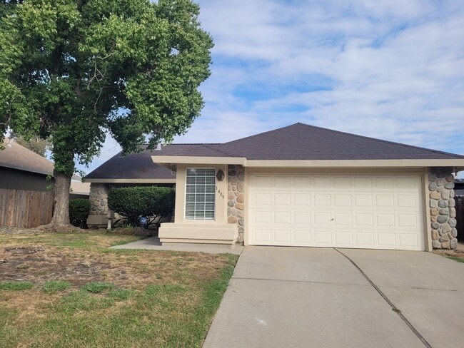 Building Photo - Woodcreek Oaks area home.