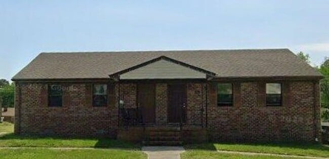 Building Photo - 2 BR DUPLEX in Colonial Heights Rental
