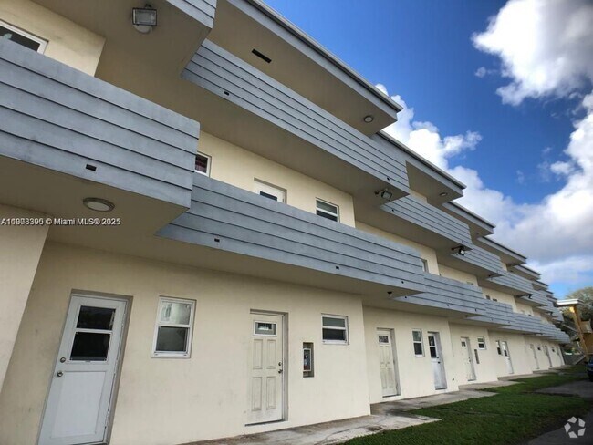 Building Photo - 13215 NE 6th Ave Unit 309 Rental