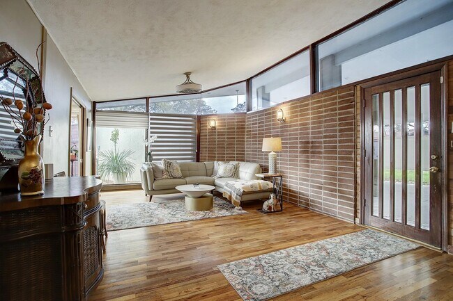 Photo - 5303 Tallow Ln