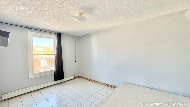 Photo - 284 St. Patrick St