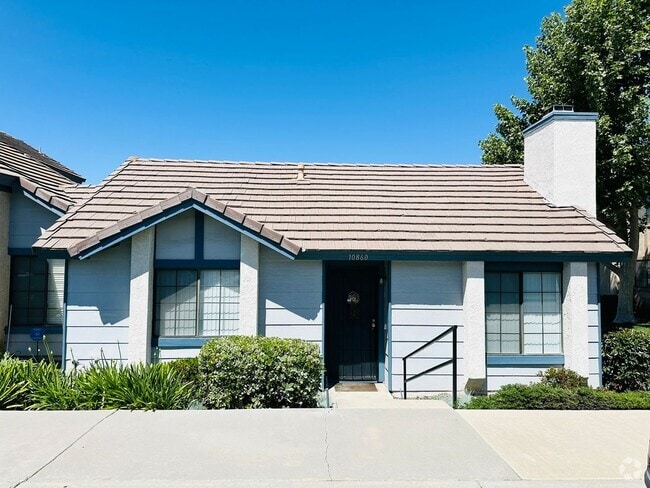 Building Photo - Updated Townhome Close to LLUMC & VA Hospital