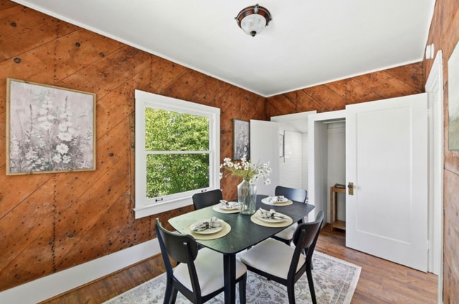 Photo - 179 College Way