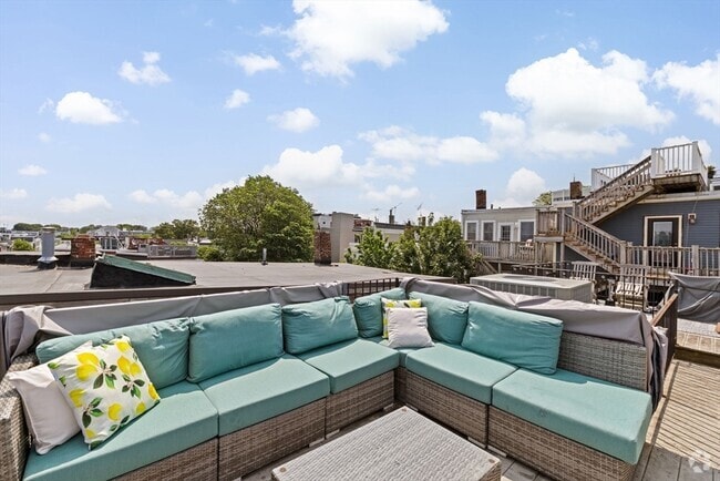Building Photo - 471 E 3rd St Unit 2 Rental