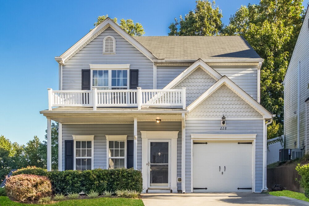 Photo - 228 Woodland Way