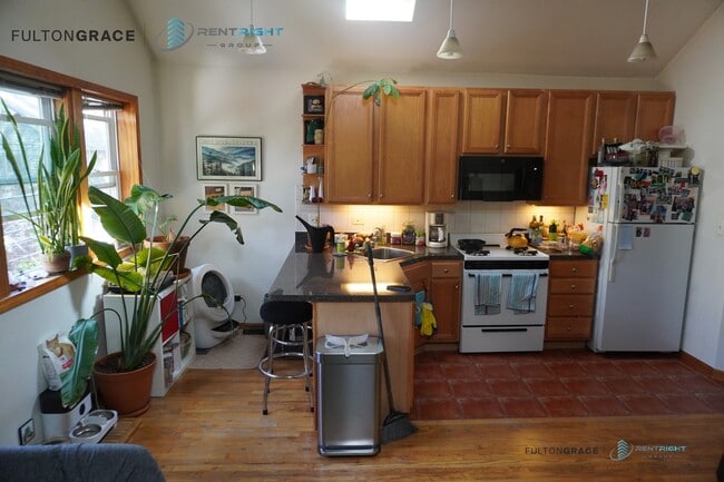 Photo - 1445 N Bosworth Ave Unidad CH-2