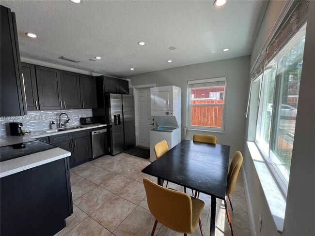 Photo - 3911 SW 51st St Unit 2