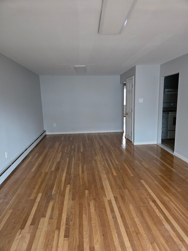 Photo - 608 Yeadon Ave Unidad 2nd Floor