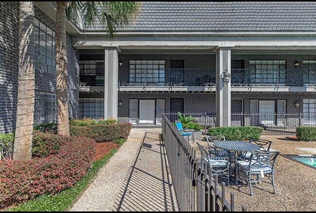 Building Photo - 2322 Richton St Unit 13