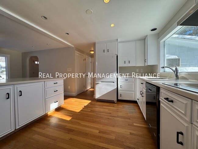 Photo - 30 Morningside Ln