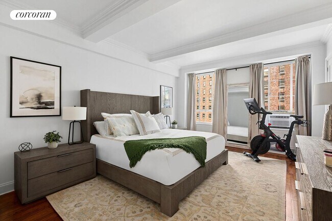 Photo - 350 W 57th St