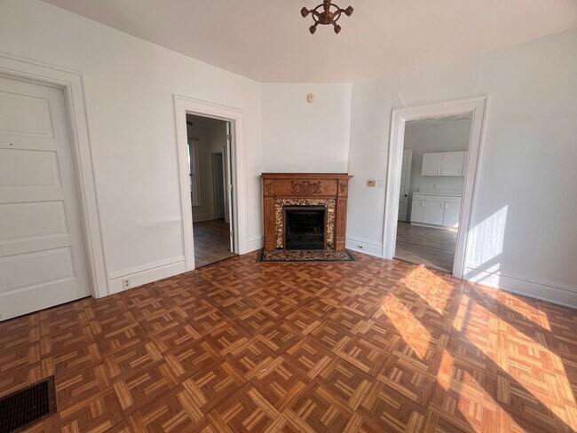 Photo - 857 Fairmount St SE