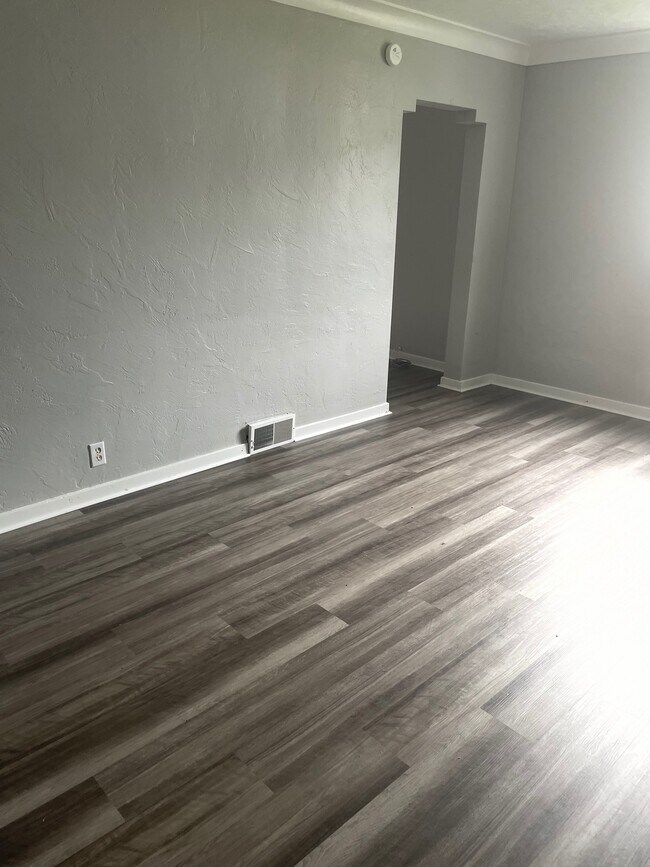 Photo - 746 Church St Ext