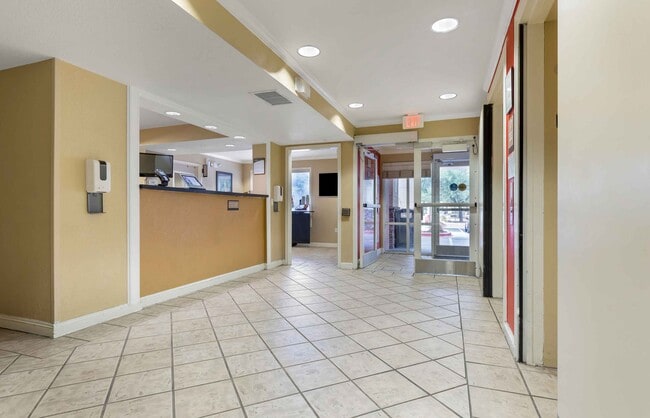 Furnished Studio-Austin - Downtown - Town Lake