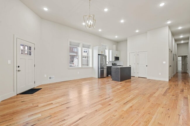 Building Photo - 150 West Side Ave Unit 1