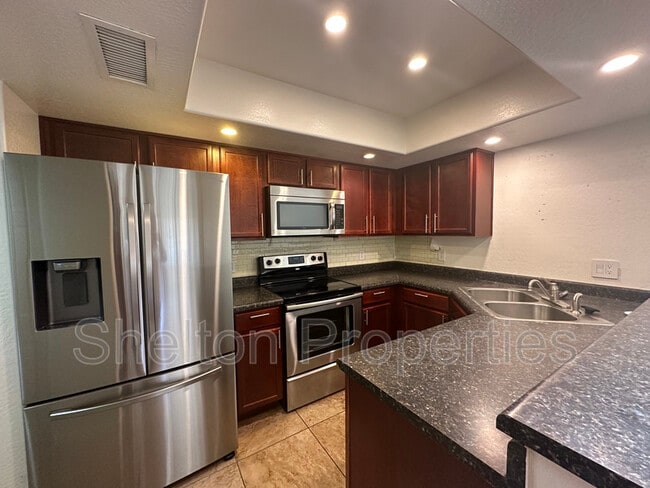 Building Photo - 1432 W Emerald Ave