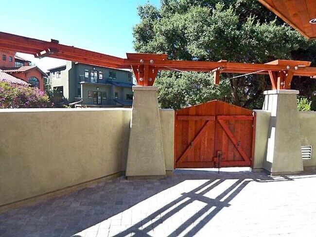 Photo - Monclair retreat, space and luxury in serene setting